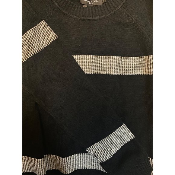 Nancy Yang Women’s Knit Sweater Style H2077 Black Size M NWT - Picture 3 of 4